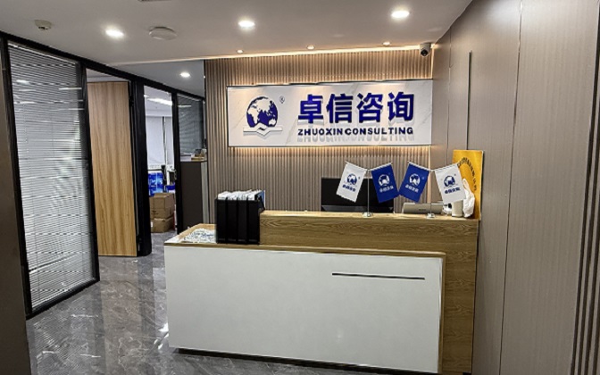 注册阿布扎比企业,必须强制聘请阿联酋本地董事吗?